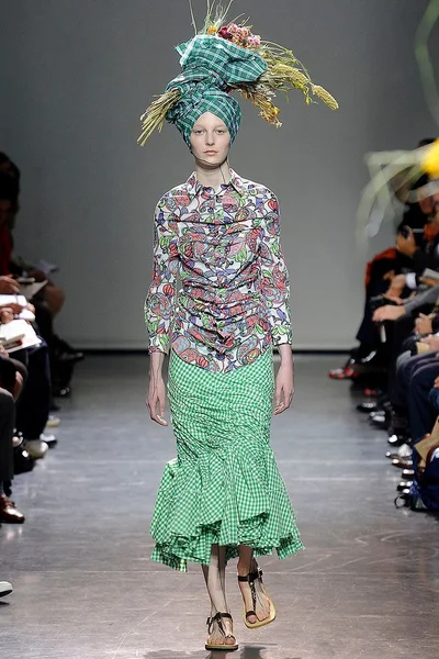Look 11
